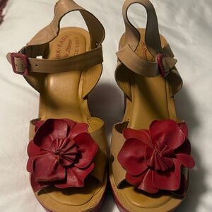 Kork-Ease Red and Tan Floral Sandals (size 10)